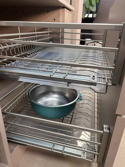 家庭用収納ベースユニット クックトップ ソフトクロージング スライドアウト 三面ワイヤーラック 食器ホルダー 食器引き出し引き出しバスケット キッチンキャビネットアクセサリー